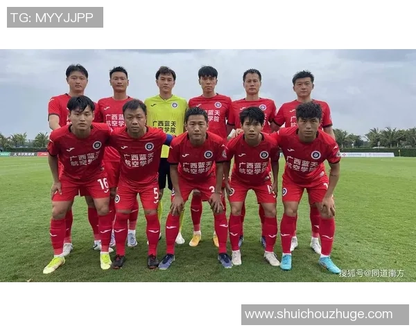 广西蓝航足球明星助力地方足球发展展现青春活力与竞技精神