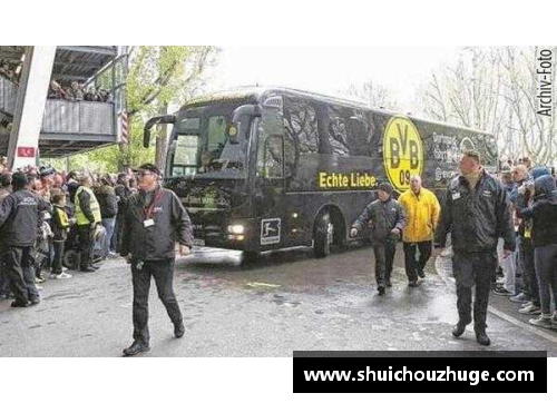 曼联球员大巴遭遇意外，现场状况令人震惊